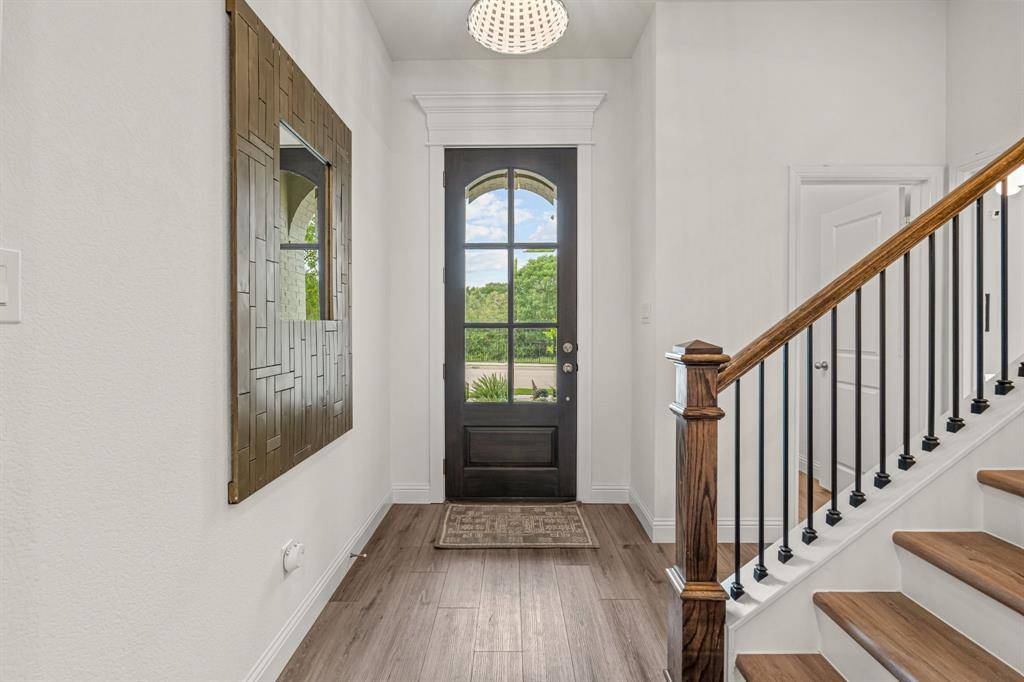 602 Sterling Drive, Benbrook, TX 76126