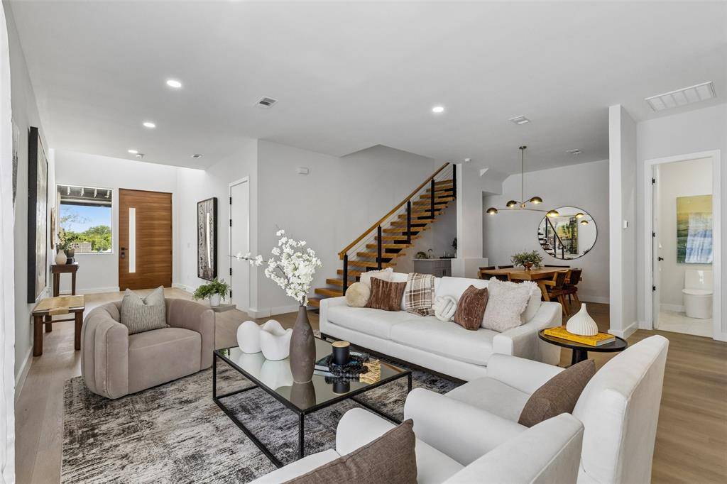 812 Premier Parkway, Grand Prairie, TX 75051