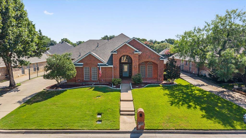 1013 Brook Arbor Drive, Mansfield, TX 76063