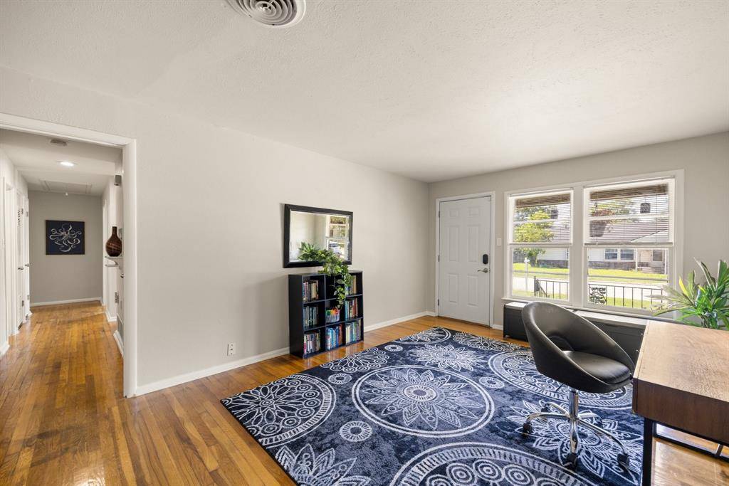 5225 Stephanie Drive, Haltom City, TX 76117