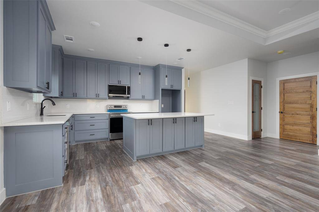 411 W Elm Street, Whitewright, TX 75491