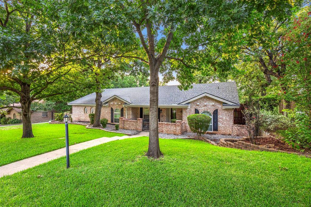 102 Walnut Way, Euless, TX 76039