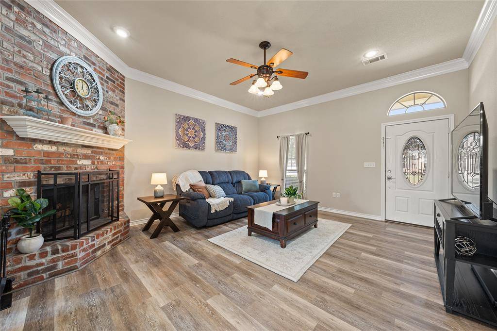 493 Rio Bonito Drive, Robinson, TX 76706
