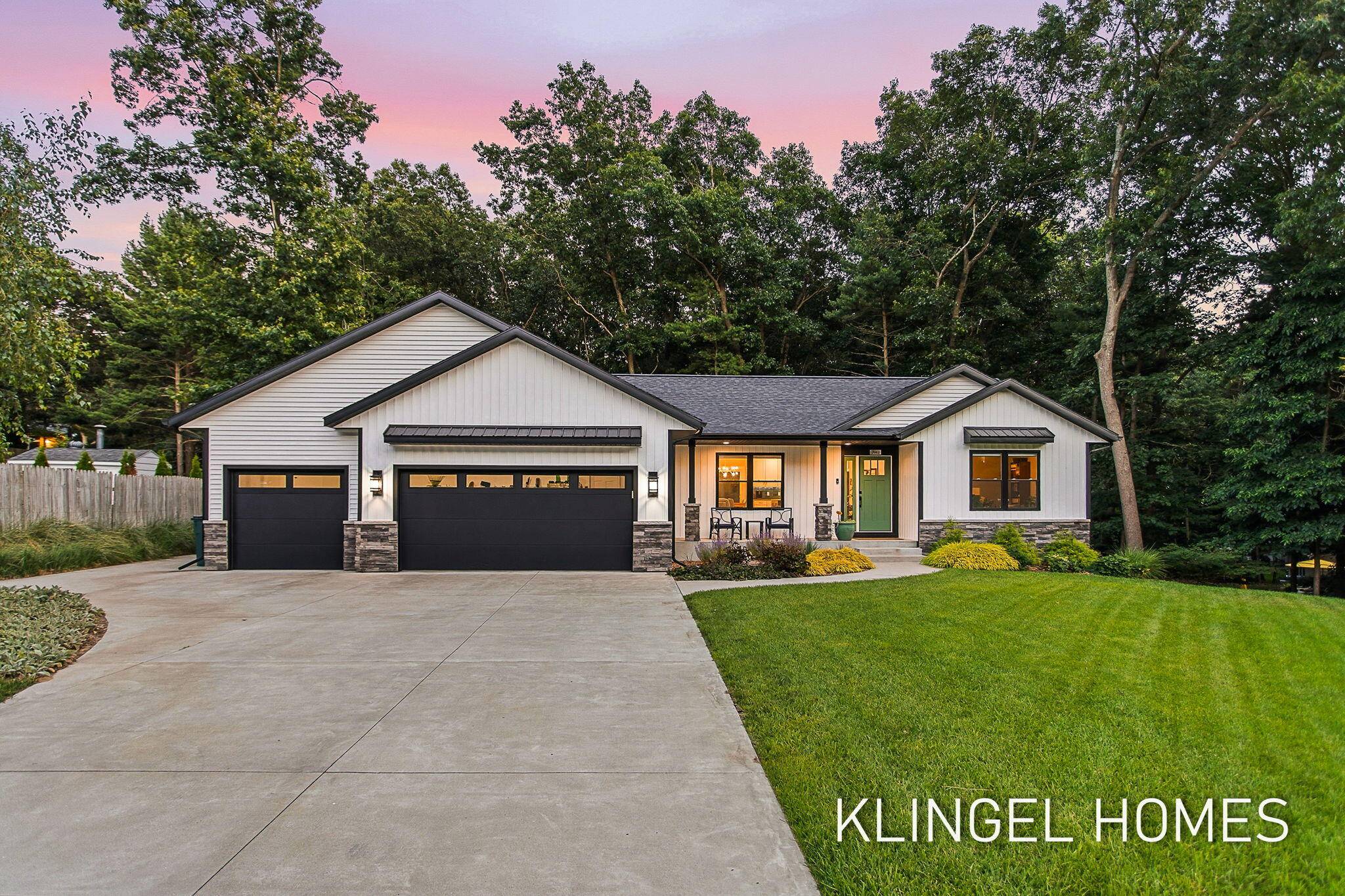 3946 Easthill CT, Norton Shores City, MI 49441