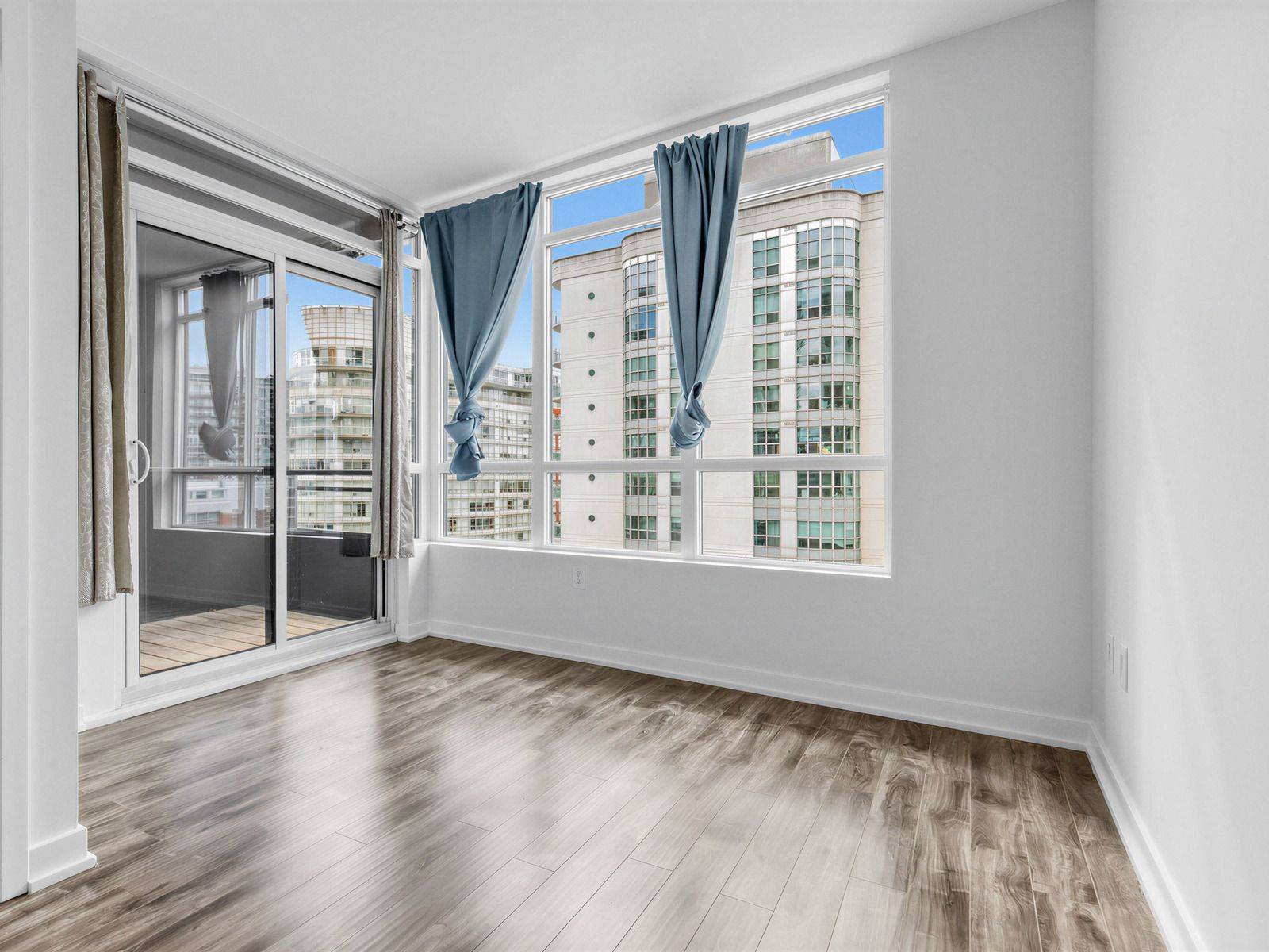 38 Dan Leckie WAY #715, Toronto C01, ON M5V 2V6