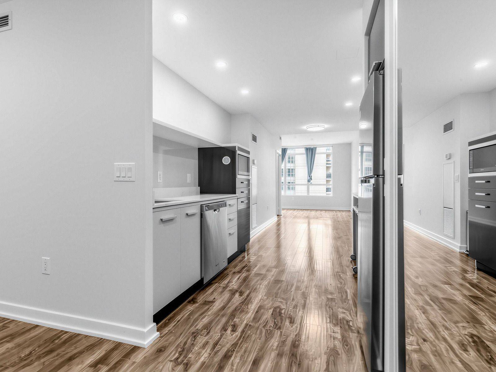 38 Dan Leckie WAY #715, Toronto C01, ON M5V 2V6