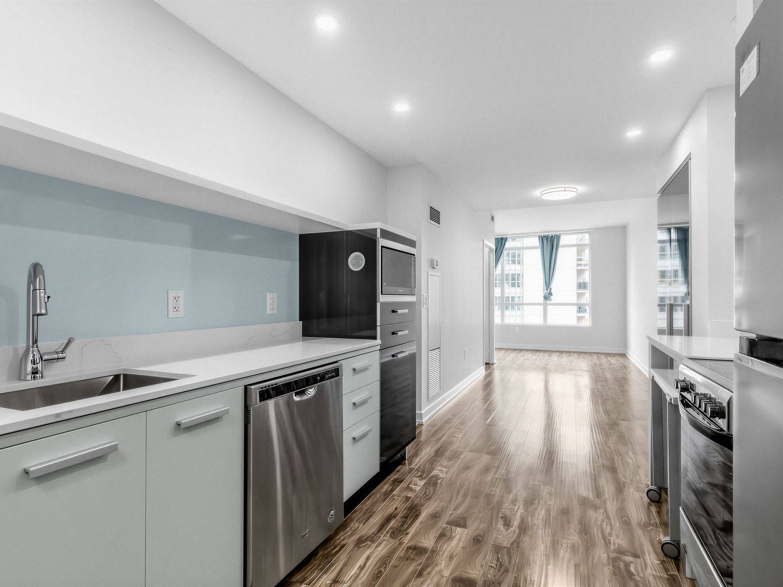 38 Dan Leckie WAY #715, Toronto C01, ON M5V 2V6