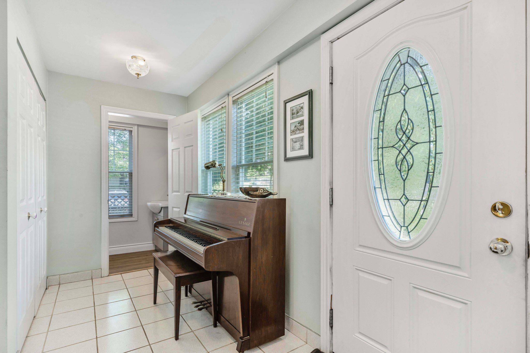 149 Blake ST, Barrie, ON L4M 1K4