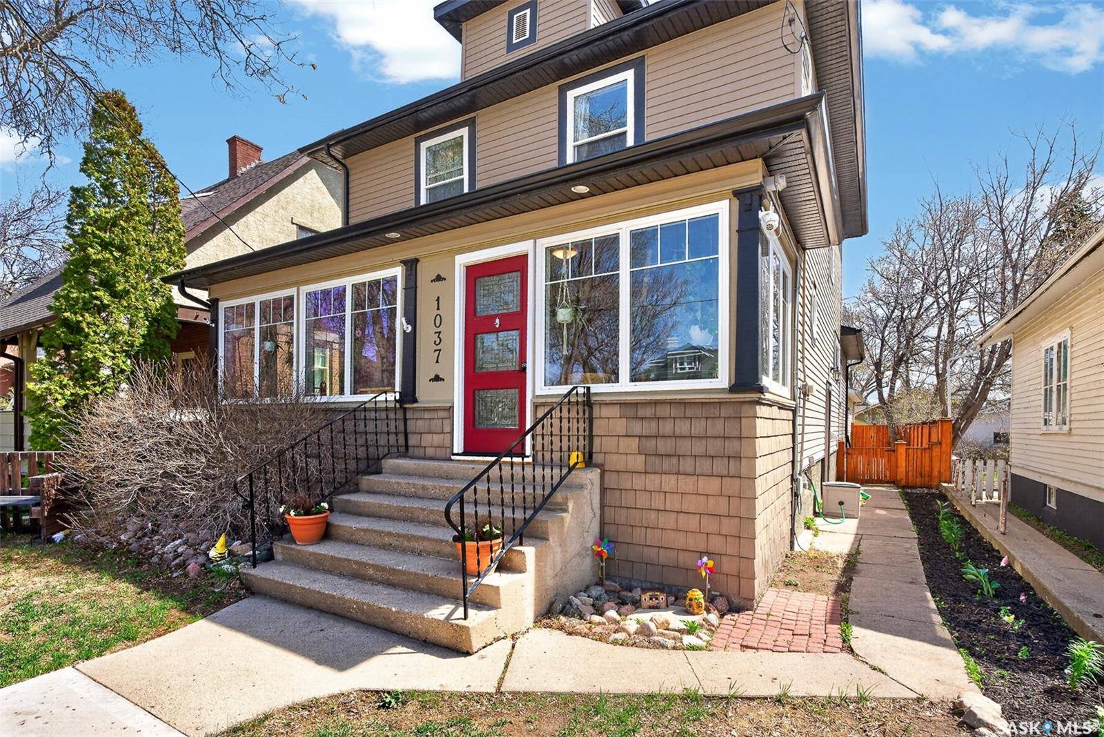 1037 Chestnut AVENUE, Moose Jaw, SK S6H 1A5