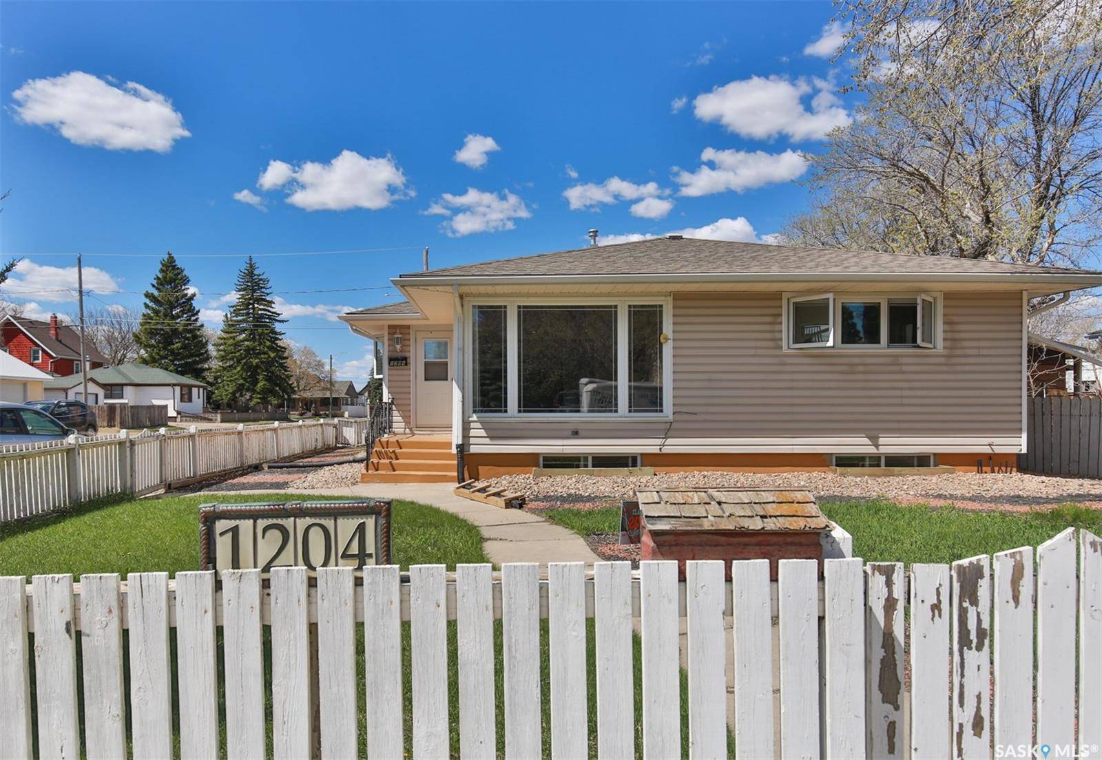 1204 3rd AVENUE NW, Moose Jaw, SK S6H 3V3