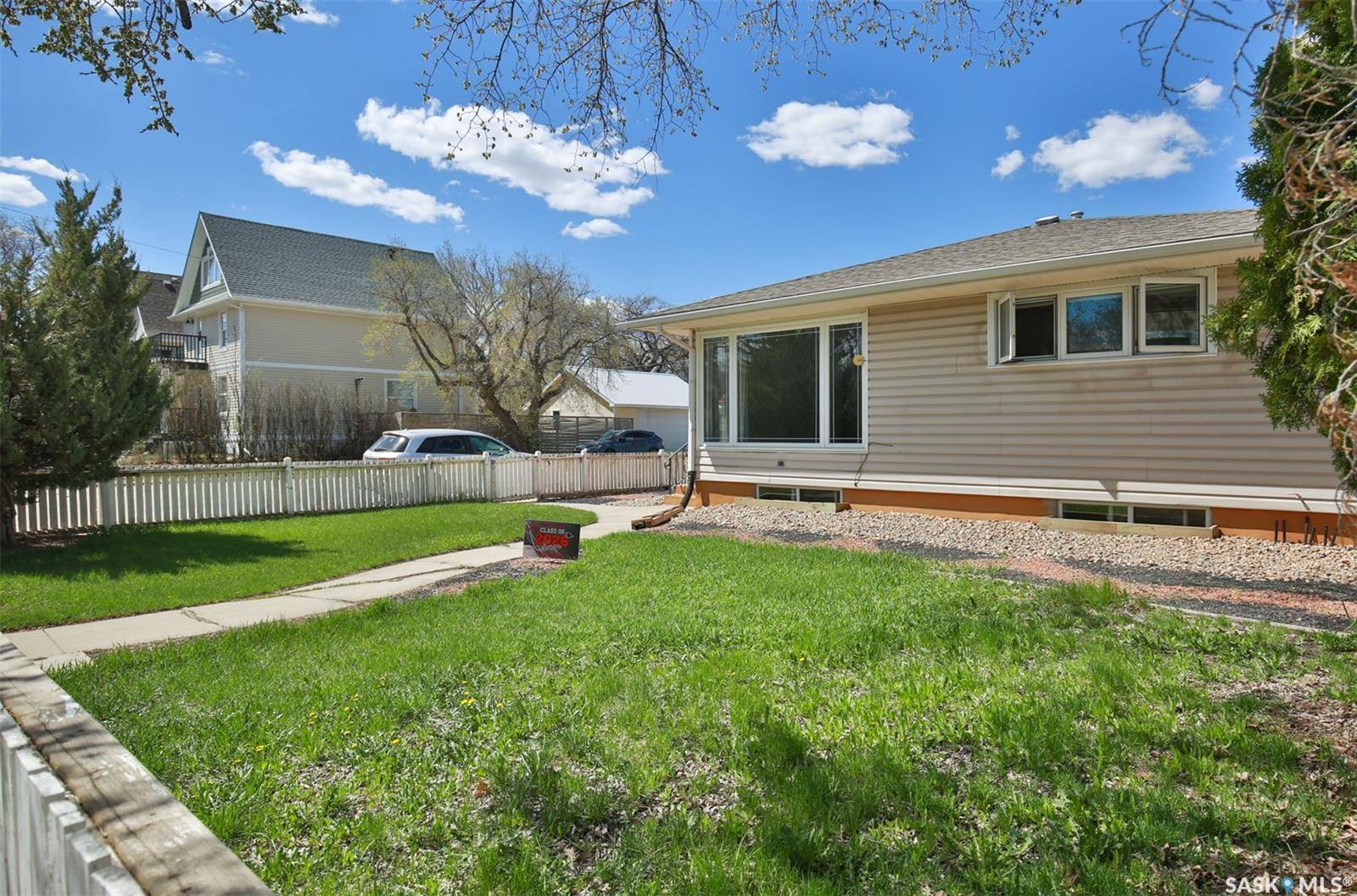 1204 3rd AVENUE NW, Moose Jaw, SK S6H 3V3