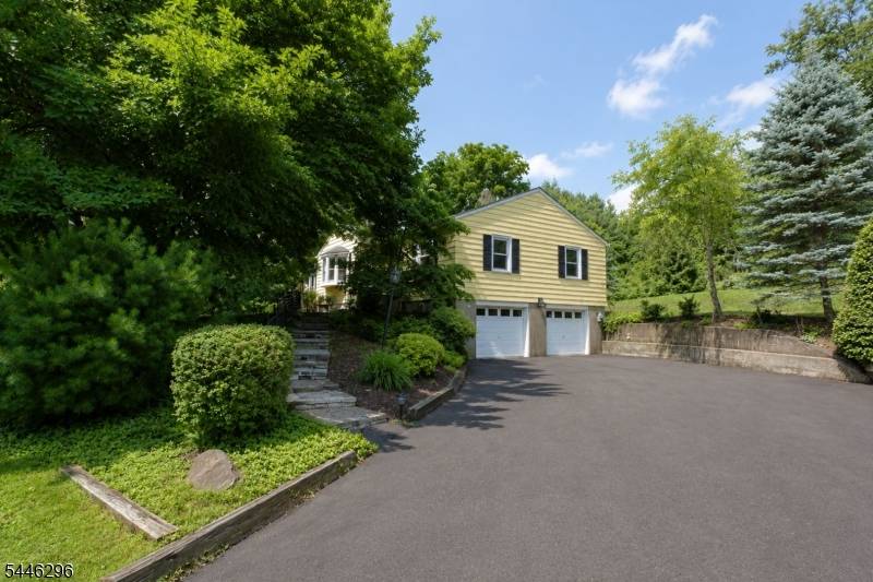 5 Crestview Dr, Bernardsville Boro, NJ 07924