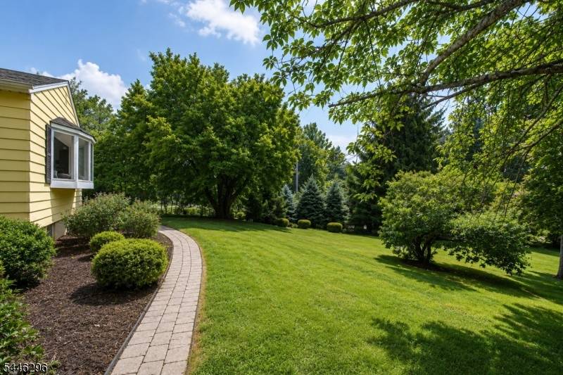 5 Crestview Dr, Bernardsville Boro, NJ 07924