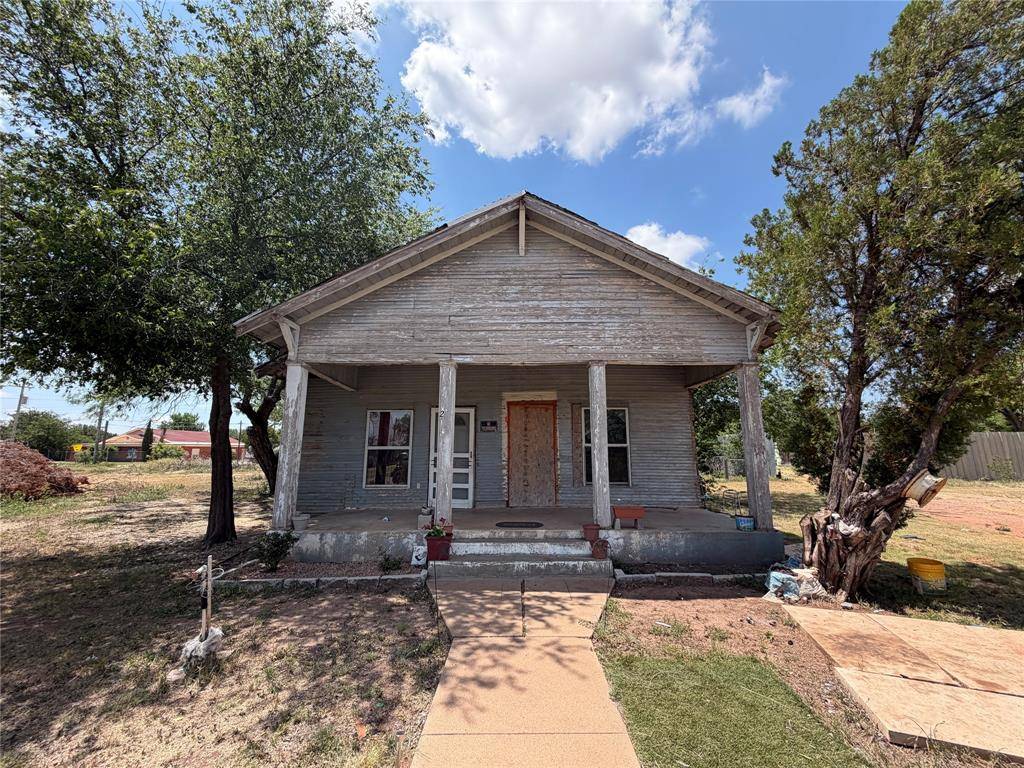 210 E Campbell Street, Stamford, TX 79553
