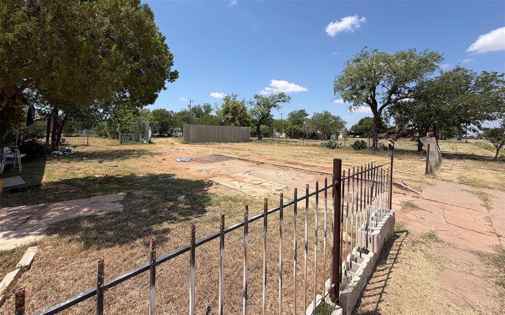 210 E Campbell Street, Stamford, TX 79553