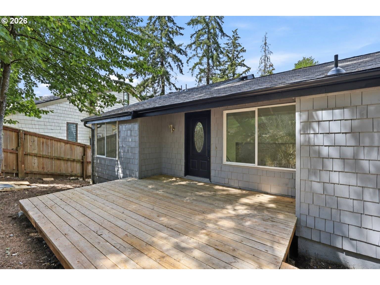 7048 GLACIER DR, Springfield, OR 97478