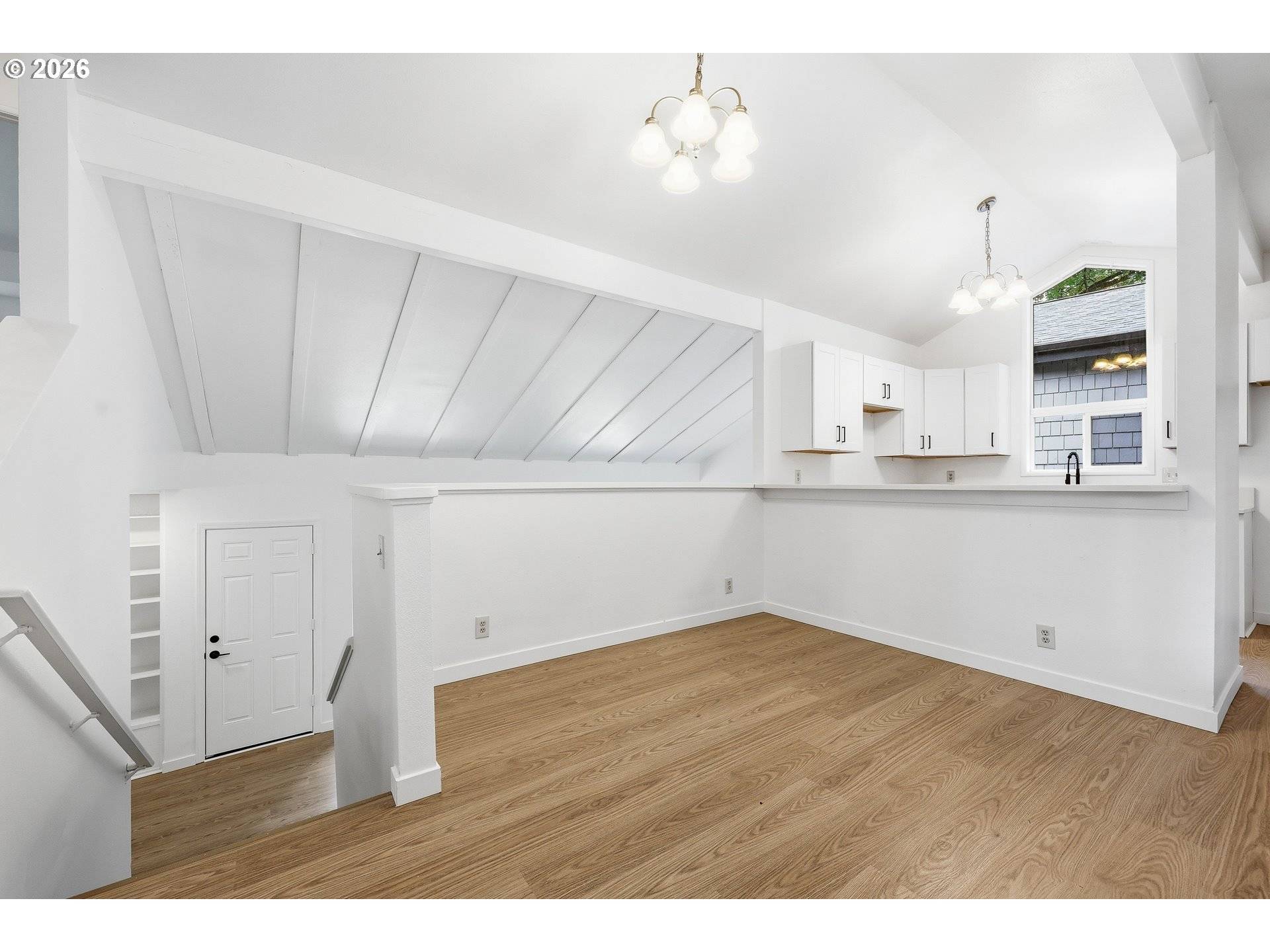 7048 GLACIER DR, Springfield, OR 97478