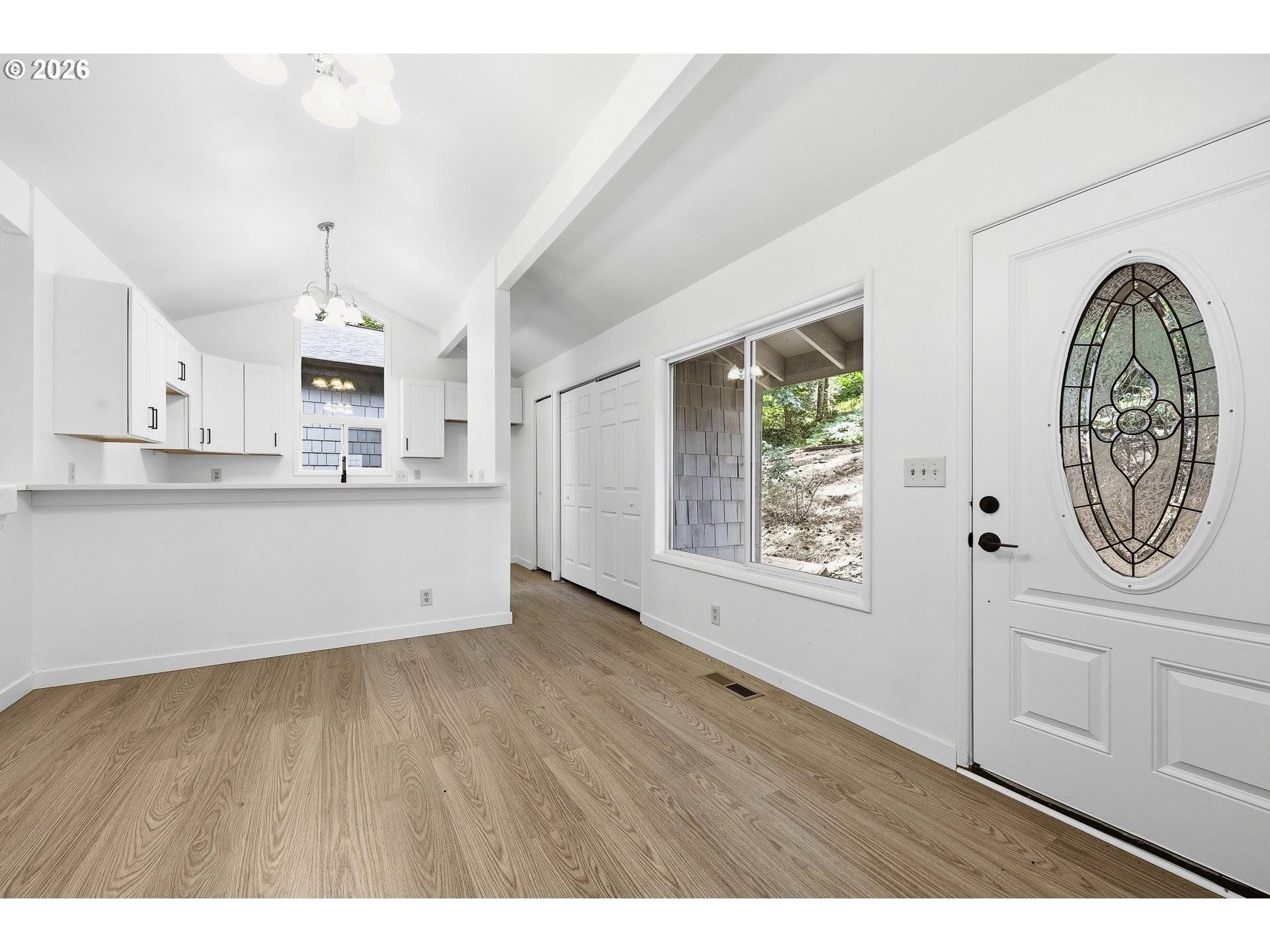 7048 GLACIER DR, Springfield, OR 97478