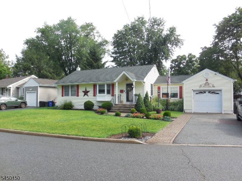 65 Fernwood Crescent, Riverdale Boro, NJ 07457