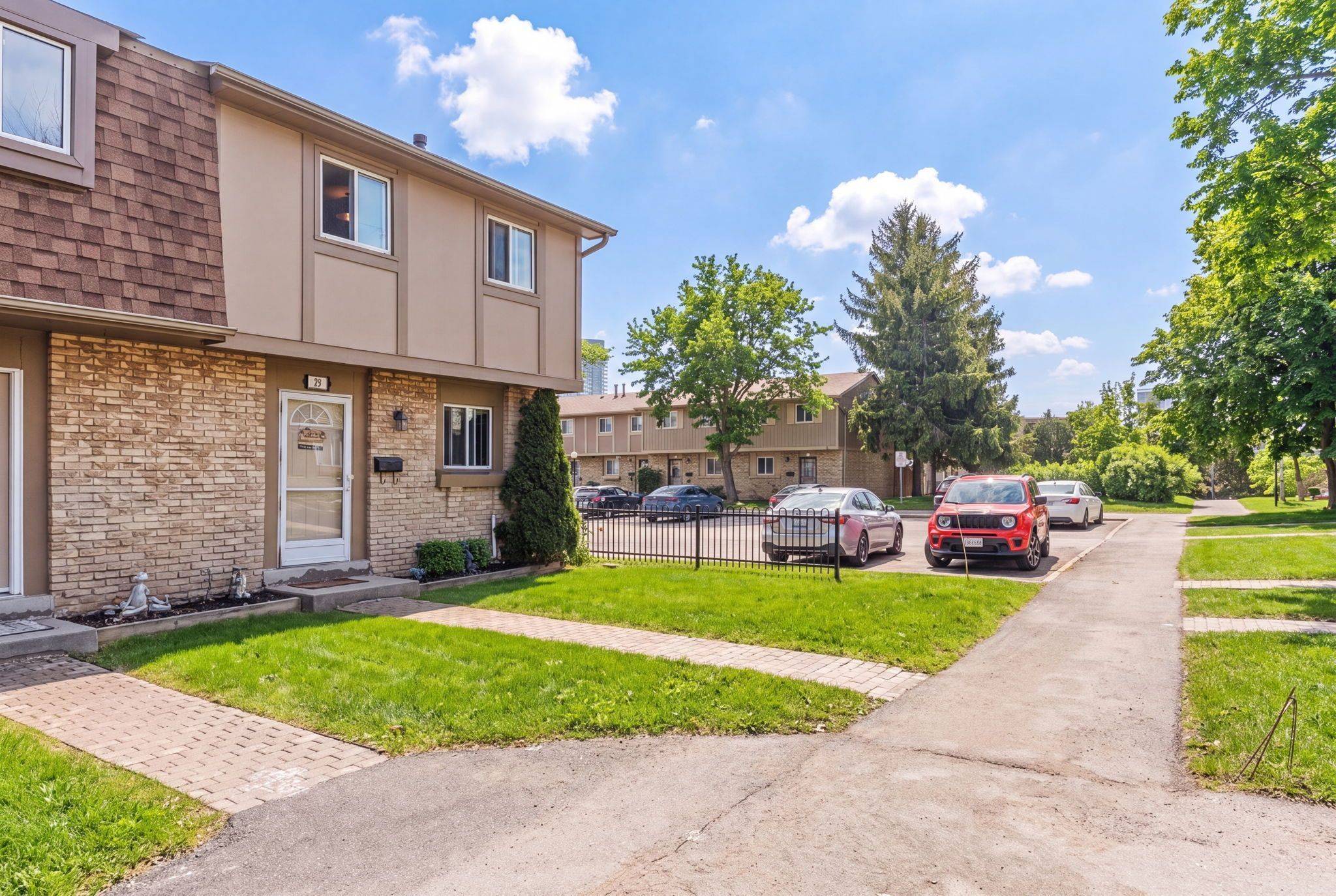 57 Hansen RD N #29, Brampton, ON L6V 3C6