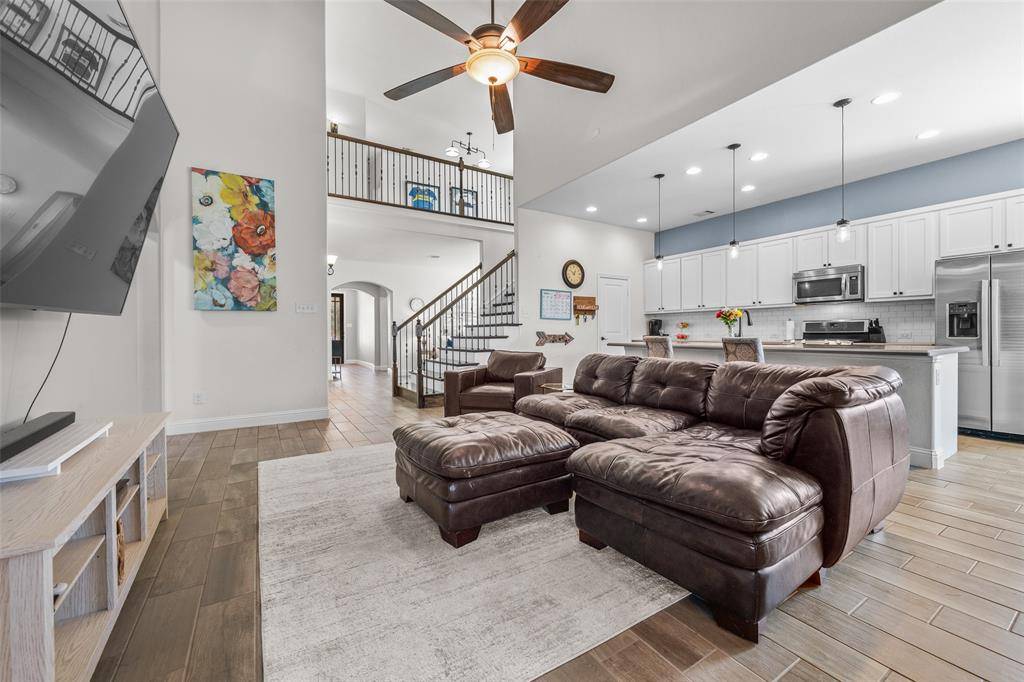 15529 Pioneer Bluff Trail, Fort Worth, TX 76262