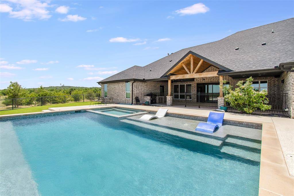 13428 Knob Hill Road, Rogers, TX 76569