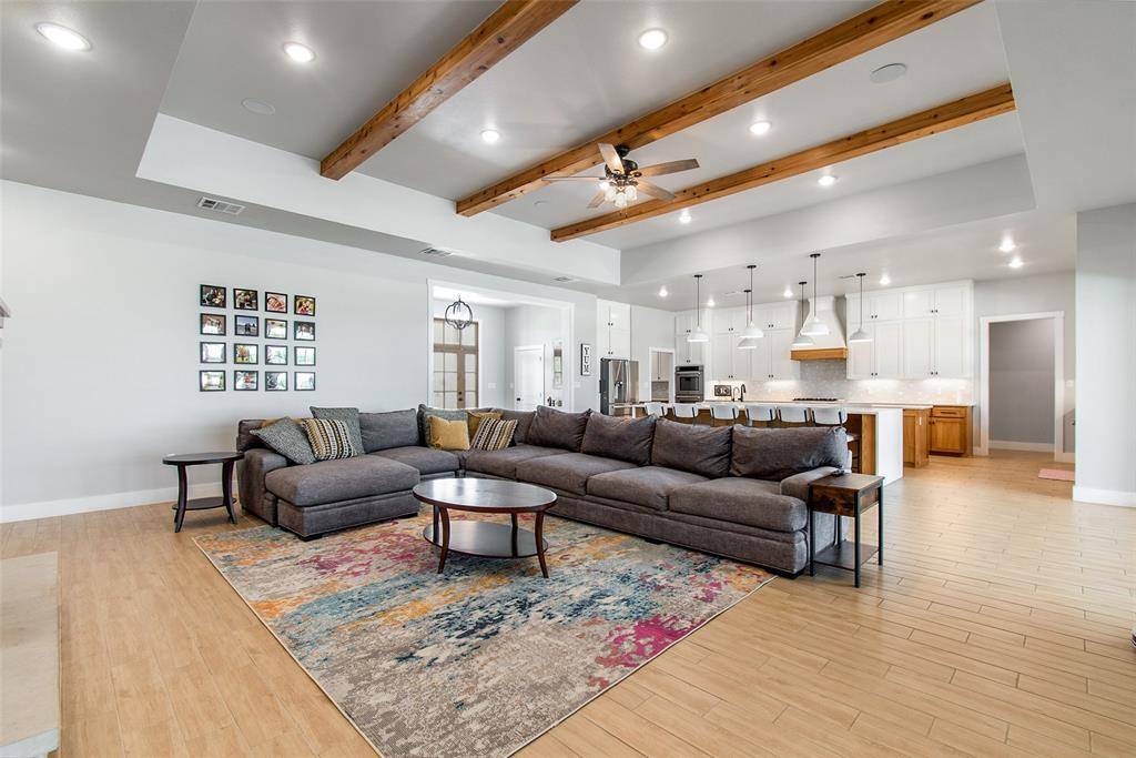 13428 Knob Hill Road, Rogers, TX 76569