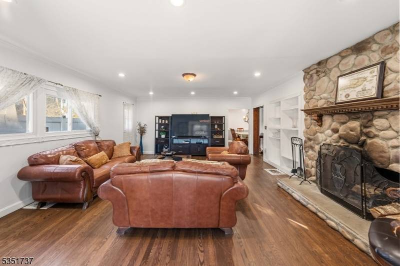 426 Walnut St, Roselle Boro, NJ 07203