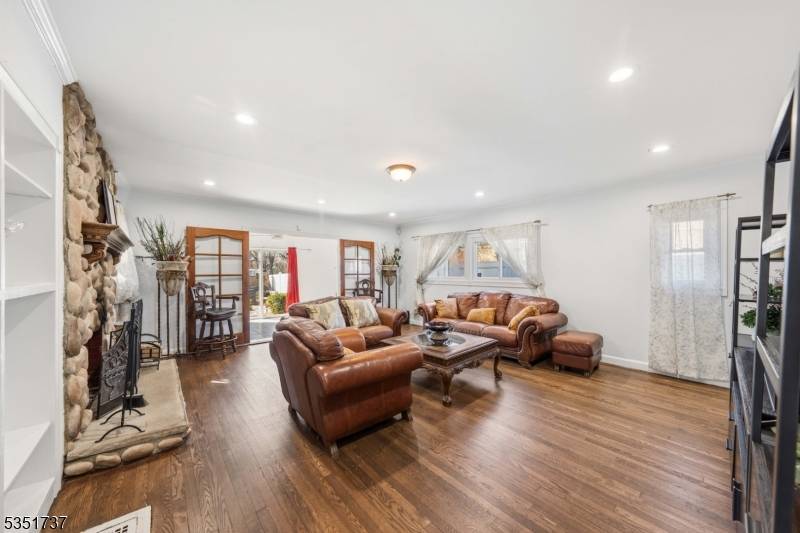 426 Walnut St, Roselle Boro, NJ 07203