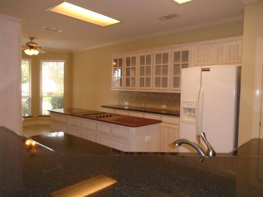 6905 Vista Ridge Court, Fort Worth, TX 76132