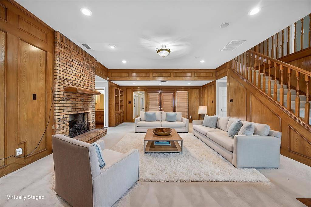 100 Castle Court, Irving, TX 75038