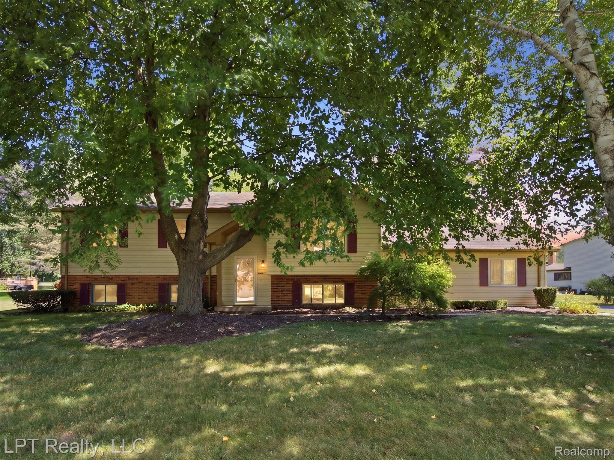 917 Del Sher DR, Genoa Township, MI 48114