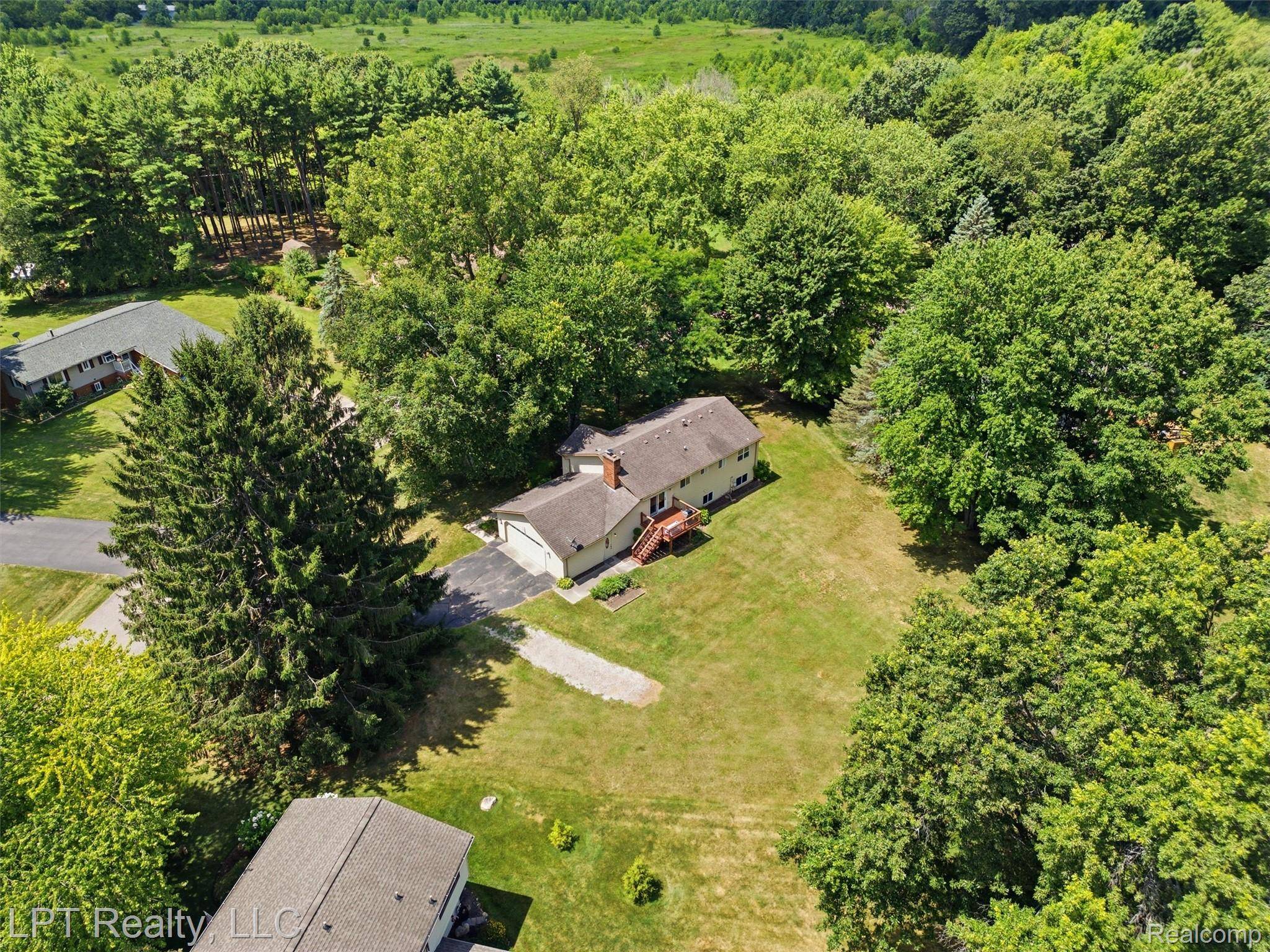 917 Del Sher DR, Genoa Township, MI 48114