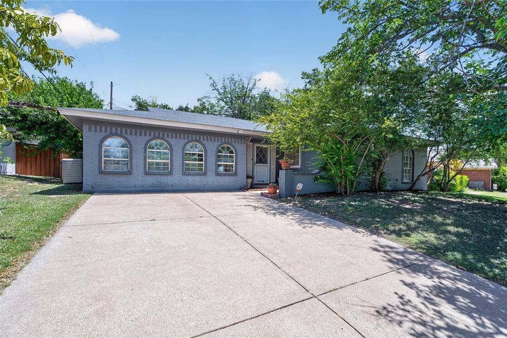 216 Rolling Hills Drive, Aledo, TX 76008
