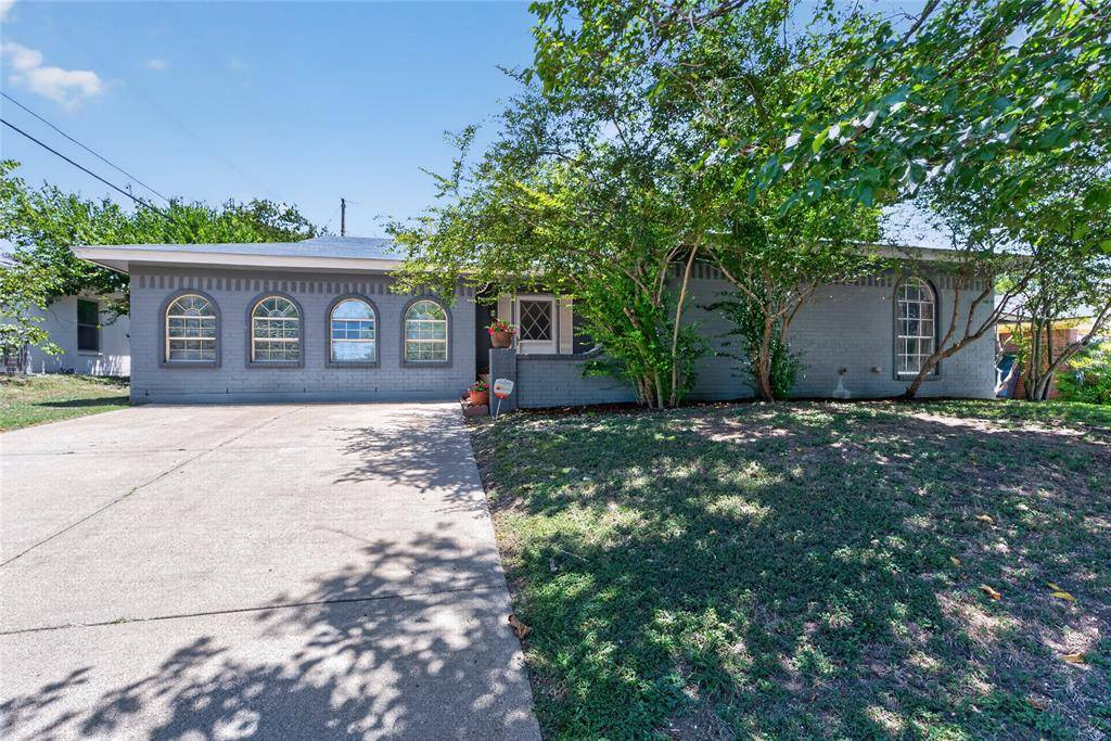 216 Rolling Hills Drive, Aledo, TX 76008