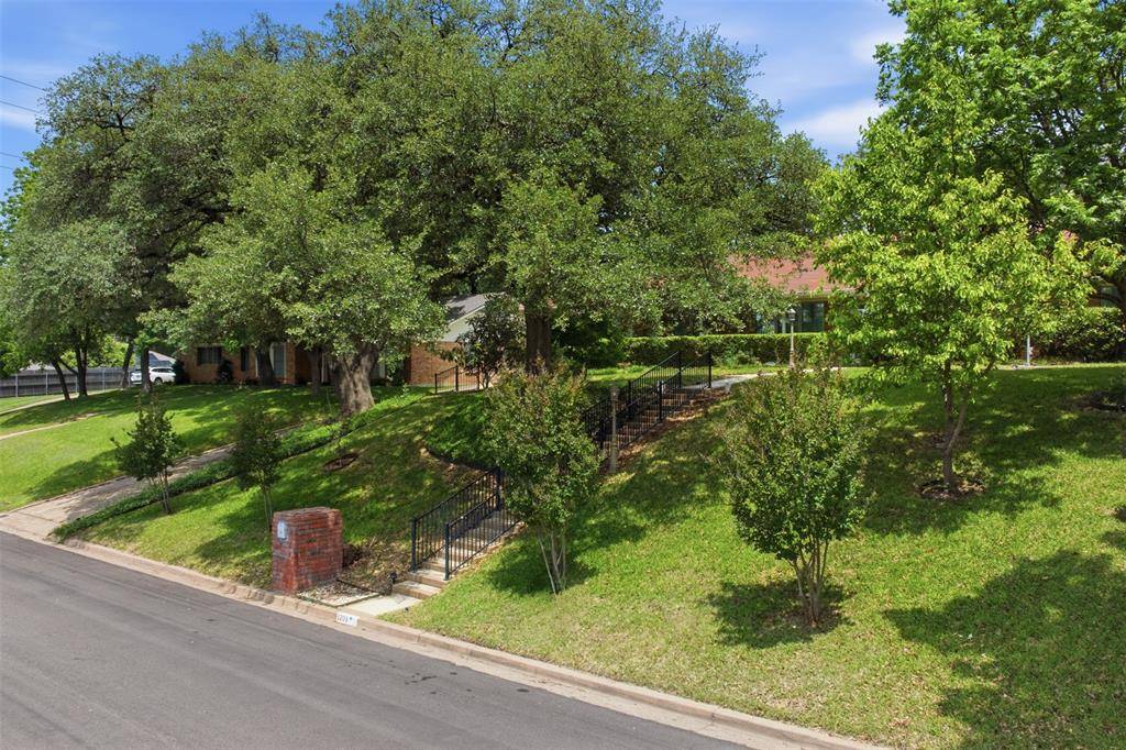 1209 Southwood Drive, Woodway, TX 76712