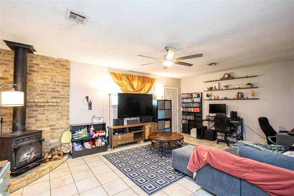 817 S Old Temple Road, Lorena, TX 76655