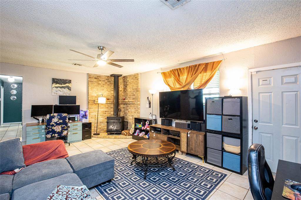 817 S Old Temple Road, Lorena, TX 76655