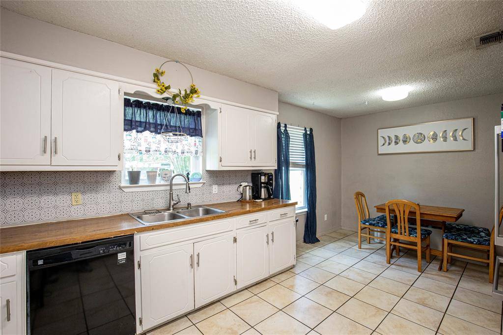 817 S Old Temple Road, Lorena, TX 76655