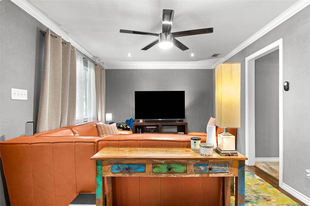 2021 Elmwood Boulevard, Dallas, TX 75224