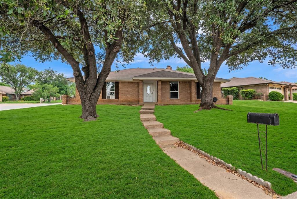 6801 Penhurst Drive, Fort Worth, TX 76133