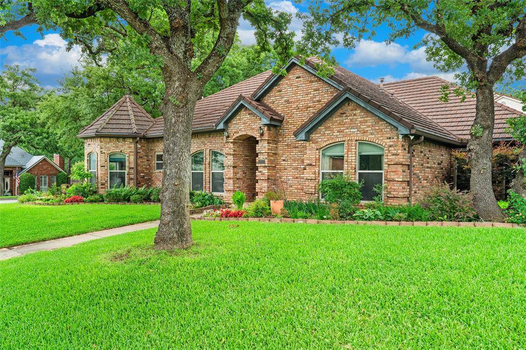 4930 High Creek Drive, Arlington, TX 76017