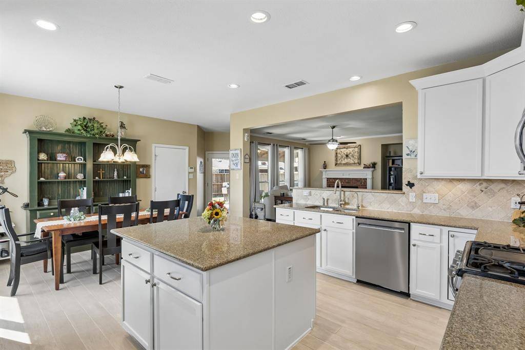 8410 Lexington Court, Rowlett, TX 75089