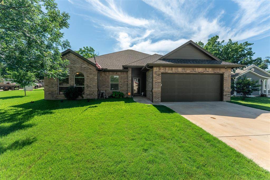 322 S Bowie Drive, Weatherford, TX 76086