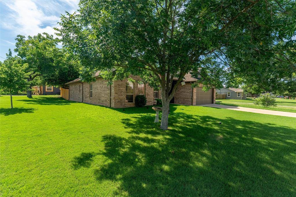 322 S Bowie Drive, Weatherford, TX 76086