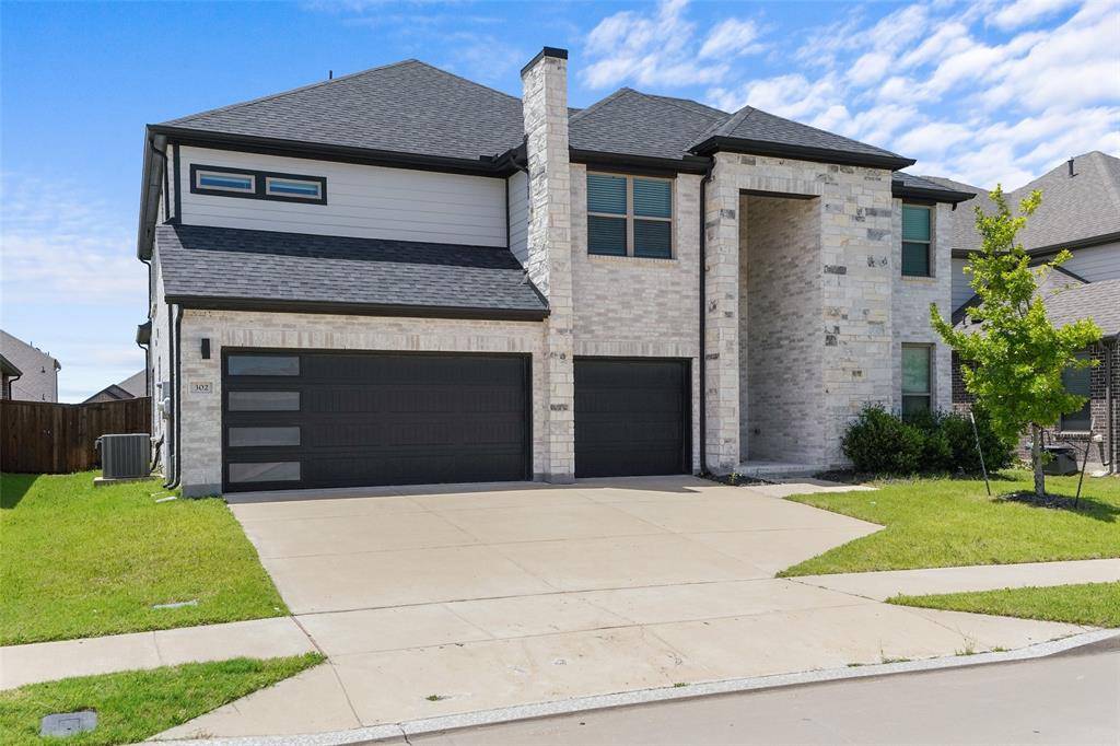 302 Coyote Creek Drive, Lavon, TX 75166