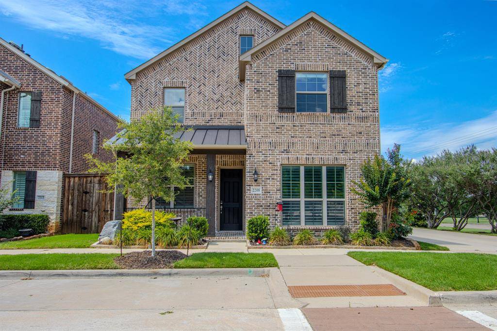 2208 N Royal Crecent Drive N, Flower Mound, TX 75028