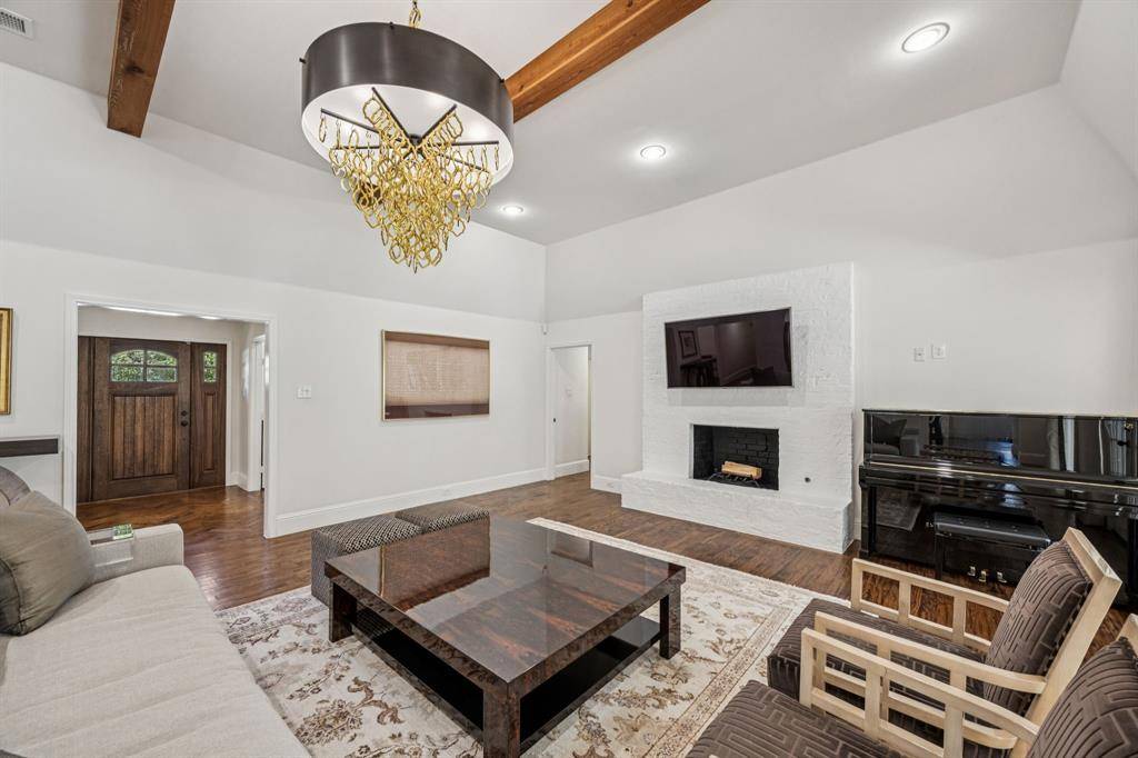 7010 Mckamy Boulevard, Dallas, TX 75248