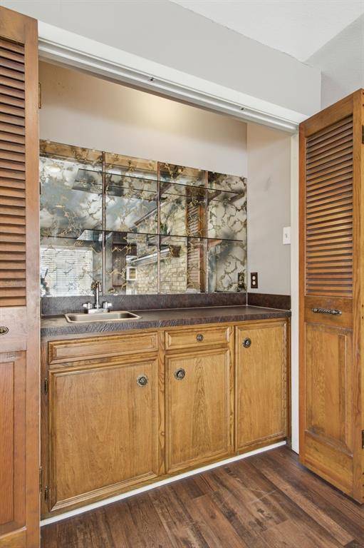 500 Irongate Circle, Irving, TX 75060