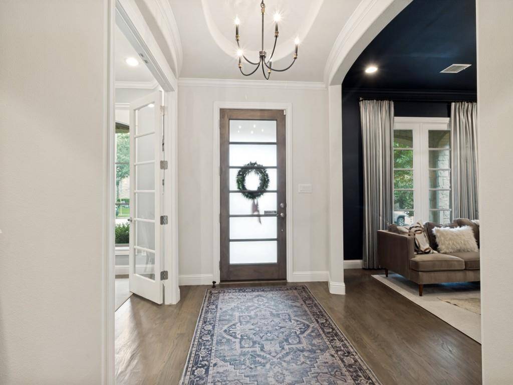6722 Sondra Drive, Dallas, TX 75214